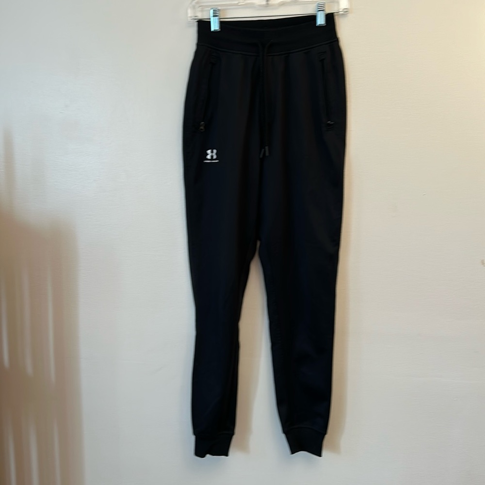 Black Under Armour men’s sweatpants